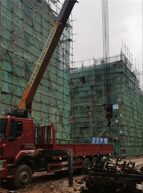 宁蒗“慢工细活”—— 吊车的 “微动控制” 技术